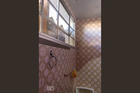 Casa à venda com 415m², 4 quartos e 4 vagas Casa à venda com 415m², 4 quartos e 4 vagasBanheiro