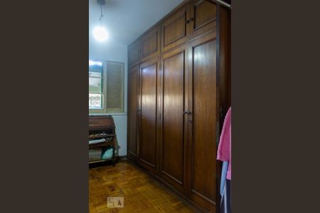 Casa à venda com 415m², 4 quartos e 4 vagas Casa à venda com 415m², 4 quartos e 4 vagasSuíte