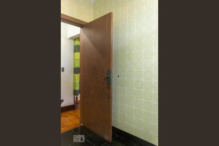 Casa à venda com 415m², 4 quartos e 4 vagas Casa à venda com 415m², 4 quartos e 4 vagasBanheiro Suíte