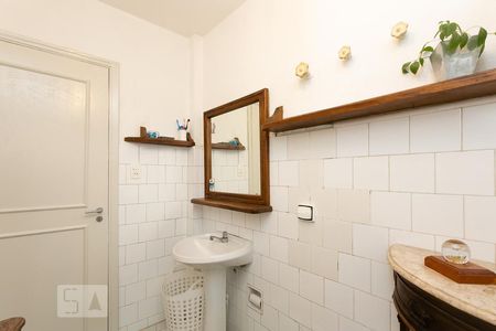 Casa à venda com 195m², 4 quartos e 2 vagasBanheiro