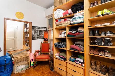 Casa à venda com 195m², 4 quartos e 2 vagasQuarto 2 - Closet