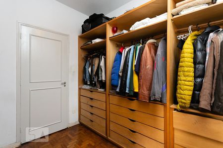 Casa à venda com 195m², 4 quartos e 2 vagasQuarto 2 - Closet