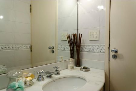 Banheiro 1 de apartamento à venda com 3 quartos, 167m² em Higienópolis, São Paulo