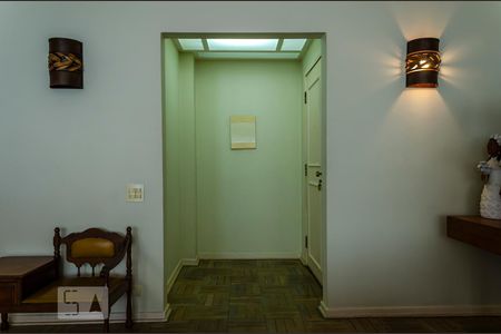 Entrada de apartamento à venda com 3 quartos, 167m² em Higienópolis, São Paulo