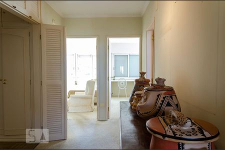 Corredor de apartamento à venda com 3 quartos, 167m² em Higienópolis, São Paulo