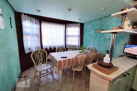 Casa à venda com 162m², 3 quartos e 3 vagas Casa à venda com 162m², 3 quartos e 3 vagasCozinha