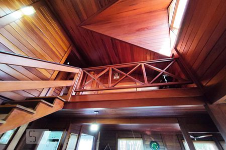 Casa à venda com 162m², 3 quartos e 3 vagas Casa à venda com 162m², 3 quartos e 3 vagasEscada