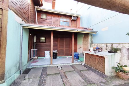 Casa à venda com 162m², 3 quartos e 3 vagas Casa à venda com 162m², 3 quartos e 3 vagasPátio