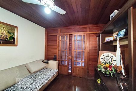Sala de TV de casa à venda com 3 quartos, 162m² em Niterói, Canoas