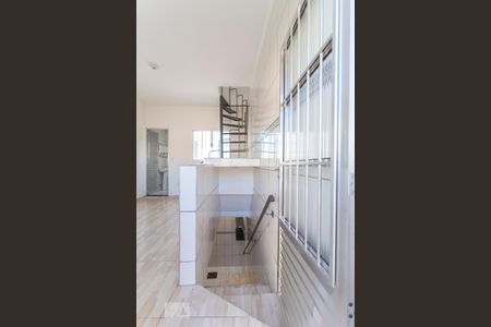 Casa para alugar com 40m², 1 quarto e 1 vagaEscada de acesso à Cozinha