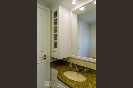 Apartamento à venda com 105m², 3 quartos e 2 vagasBanheiro da suíte