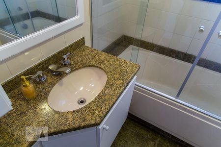 Apartamento à venda com 105m², 3 quartos e 2 vagasBanheiro da suíte - Detalhe