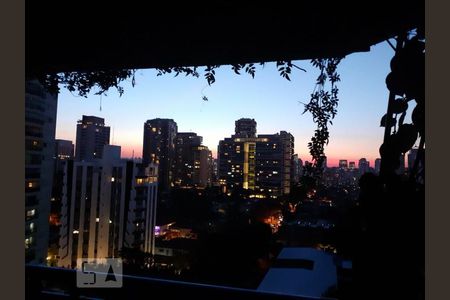 Apartamento à venda com 105m², 3 quartos e 2 vagasVista noturna da varanda