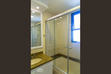 Apartamento à venda com 105m², 3 quartos e 2 vagasBanheiro da suíte