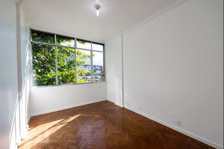 Quarto 1 de apartamento à venda com 2 quartos, 61m² em Leblon, Rio de Janeiro