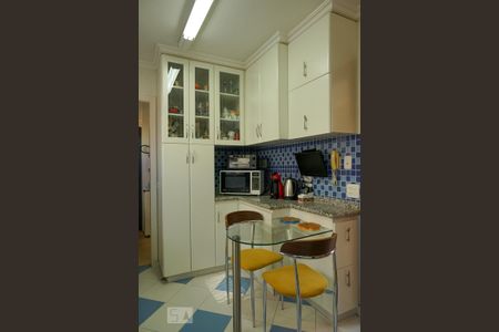 Apartamento à venda com 60m², 2 quartos e 2 vagasCozinha