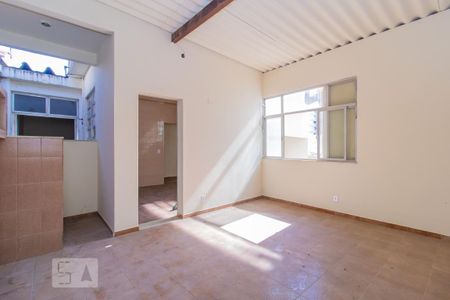 Área de Serviço de apartamento para alugar com 2 quartos, 77m² em Penha Circular, Rio de Janeiro