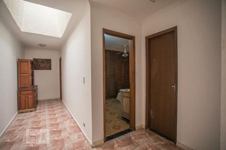 Casa à venda com 243m², 3 quartos e 6 vagasCorredor - Quartos