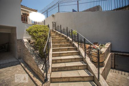 Casa à venda com 243m², 3 quartos e 6 vagasEscadas - Garagem
