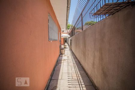 Casa à venda com 243m², 3 quartos e 6 vagasCorredor Externo