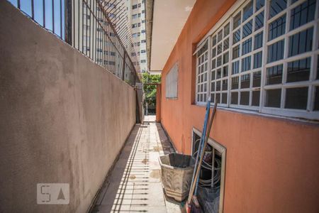 Casa à venda com 243m², 3 quartos e 6 vagasCorredor Externo