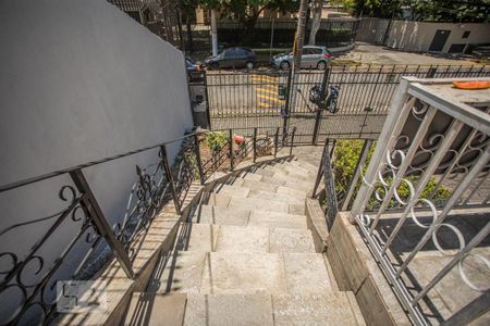 Casa à venda com 243m², 3 quartos e 6 vagasEscadas - Garagem