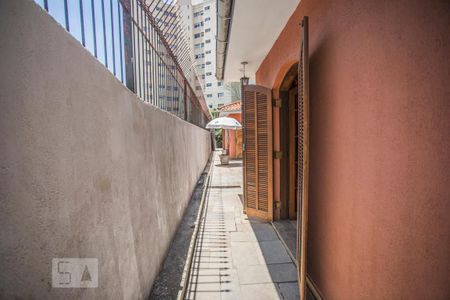 Casa à venda com 243m², 3 quartos e 6 vagasCorredor Externo