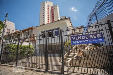 Casa à venda com 243m², 3 quartos e 6 vagasFachada