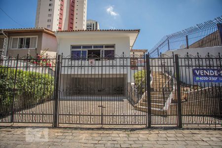 Casa à venda com 243m², 3 quartos e 6 vagasFachada