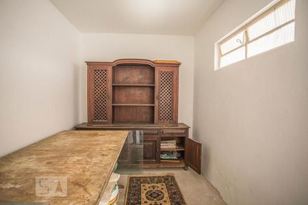 Casa à venda com 243m², 3 quartos e 6 vagasQuarto de Serviço