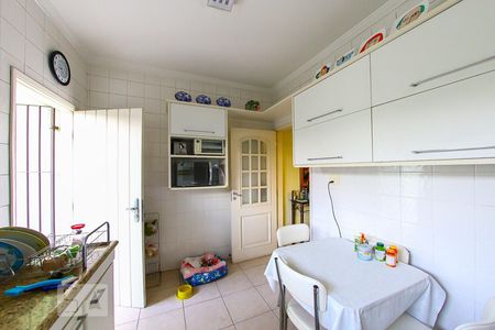 Casa à venda com 130m², 2 quartos e 2 vagas Casa à venda com 130m², 2 quartos e 2 vagasCozinha