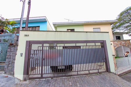 Casa à venda com 130m², 2 quartos e 2 vagas Casa à venda com 130m², 2 quartos e 2 vagasFachada