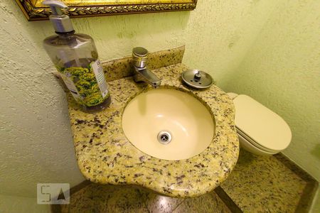 Casa à venda com 130m², 2 quartos e 2 vagas Casa à venda com 130m², 2 quartos e 2 vagasBanheiro