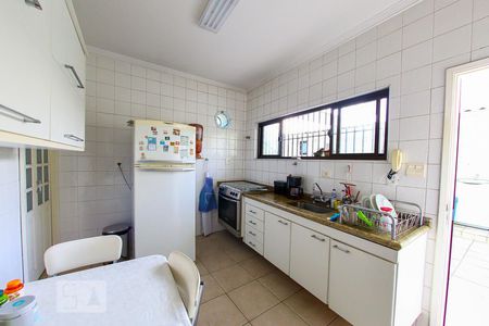 Casa à venda com 130m², 2 quartos e 2 vagas Casa à venda com 130m², 2 quartos e 2 vagasCozinha