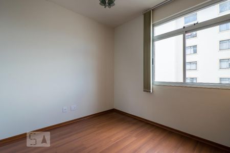 Quarto de apartamento para alugar com 2 quartos, 69m² em Santo Antônio, Belo Horizonte