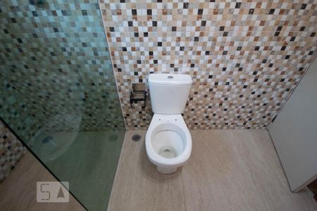 Casa para alugar com 250m², 3 quartos e 4 vagas Casa para alugar com 250m², 3 quartos e 4 vagasBanheiro Corredor