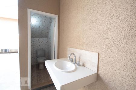 Casa para alugar com 250m², 3 quartos e 4 vagas Casa para alugar com 250m², 3 quartos e 4 vagasBanheiro do Quintal e Área de Festas