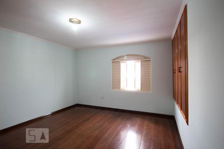 Casa para alugar com 250m², 3 quartos e 4 vagas Casa para alugar com 250m², 3 quartos e 4 vagasQuarto 1