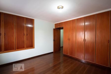 Casa para alugar com 250m², 3 quartos e 4 vagas Casa para alugar com 250m², 3 quartos e 4 vagasQuarto 1