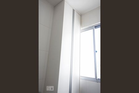 Apartamento para alugar com 64m², 2 quartos e 2 vagasDetalhe da area de serviço armários