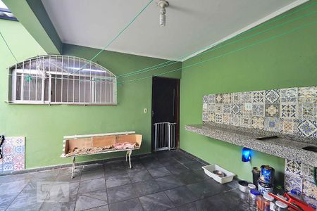 Casa à venda com 196m², 3 quartos e 3 vagasQuintal
