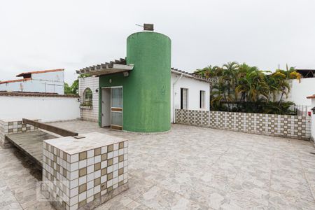 Casa à venda com 360m², 3 quartos e 2 vagas Casa à venda com 360m², 3 quartos e 2 vagasVaranda