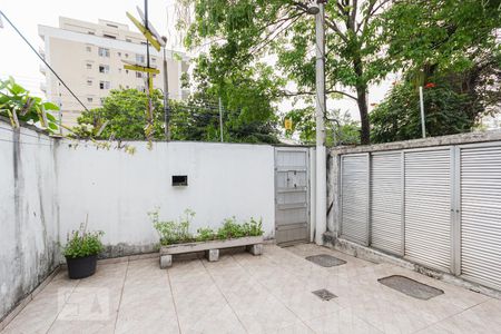 Casa à venda com 360m², 3 quartos e 2 vagas Casa à venda com 360m², 3 quartos e 2 vagasQuintal