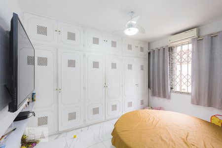 Casa à venda com 360m², 3 quartos e 2 vagas Casa à venda com 360m², 3 quartos e 2 vagasQuarto 3 - Suíte