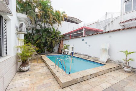 Casa à venda com 360m², 3 quartos e 2 vagas Casa à venda com 360m², 3 quartos e 2 vagasPiscina
