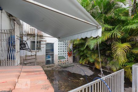 Casa à venda com 360m², 3 quartos e 2 vagas Casa à venda com 360m², 3 quartos e 2 vagasCasa/Fundos