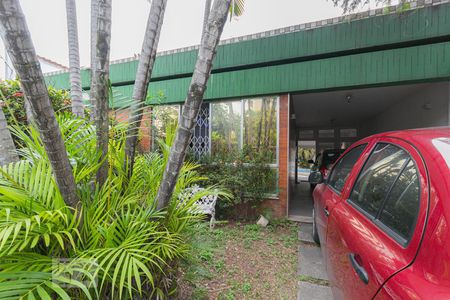 Casa à venda com 360m², 3 quartos e 2 vagas Casa à venda com 360m², 3 quartos e 2 vagasFachada