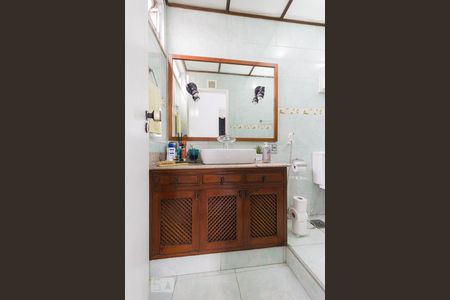 Casa à venda com 360m², 3 quartos e 2 vagas Casa à venda com 360m², 3 quartos e 2 vagasBanheiro Social