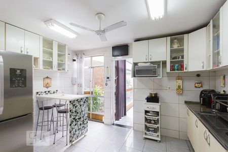 Casa à venda com 360m², 3 quartos e 2 vagas Casa à venda com 360m², 3 quartos e 2 vagasCozinha e Copa