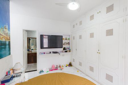 Casa à venda com 360m², 3 quartos e 2 vagas Casa à venda com 360m², 3 quartos e 2 vagasQuarto 3 - Suíte
